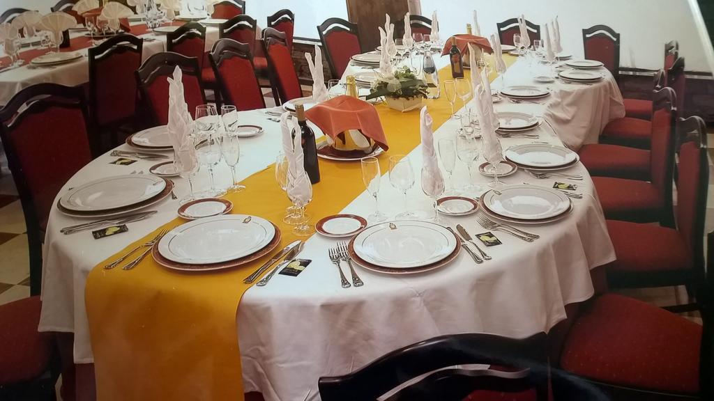 Aph Infanta Mercedes La Baneza Room photo